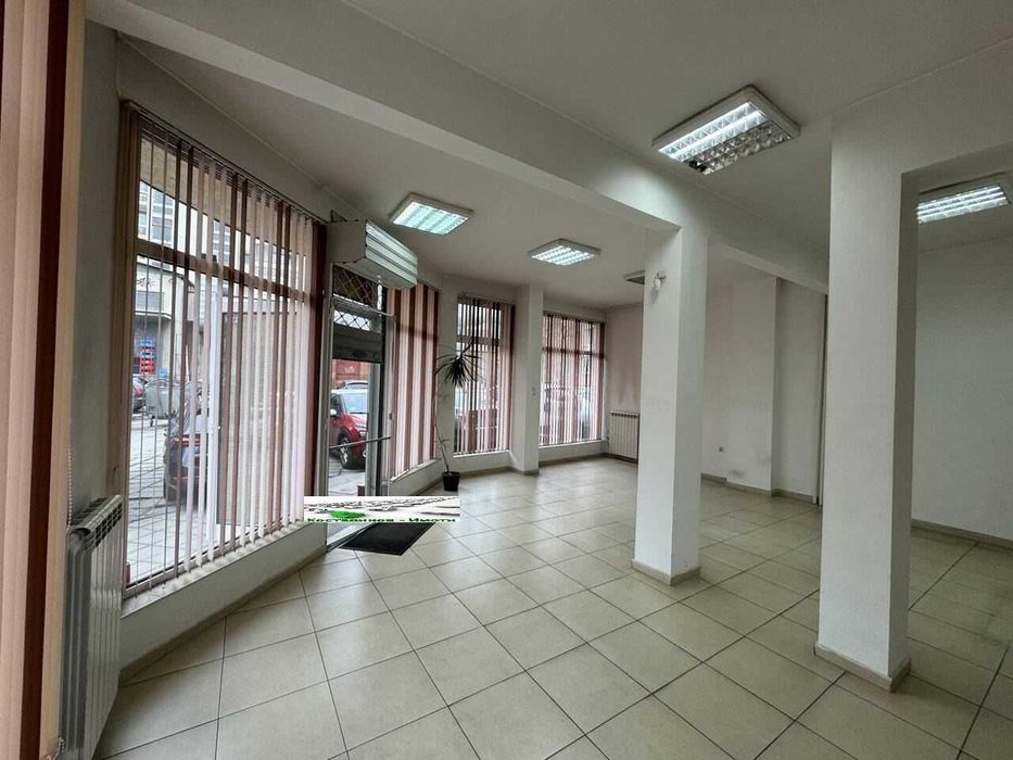 Дава се под наем Магазин в Пловдив, Мараша - 60 кв.м за 433.5 € - Снимка #1