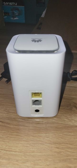 HUAWEI 4G  cu sim Router WiFi E5180s-22  liber de retea