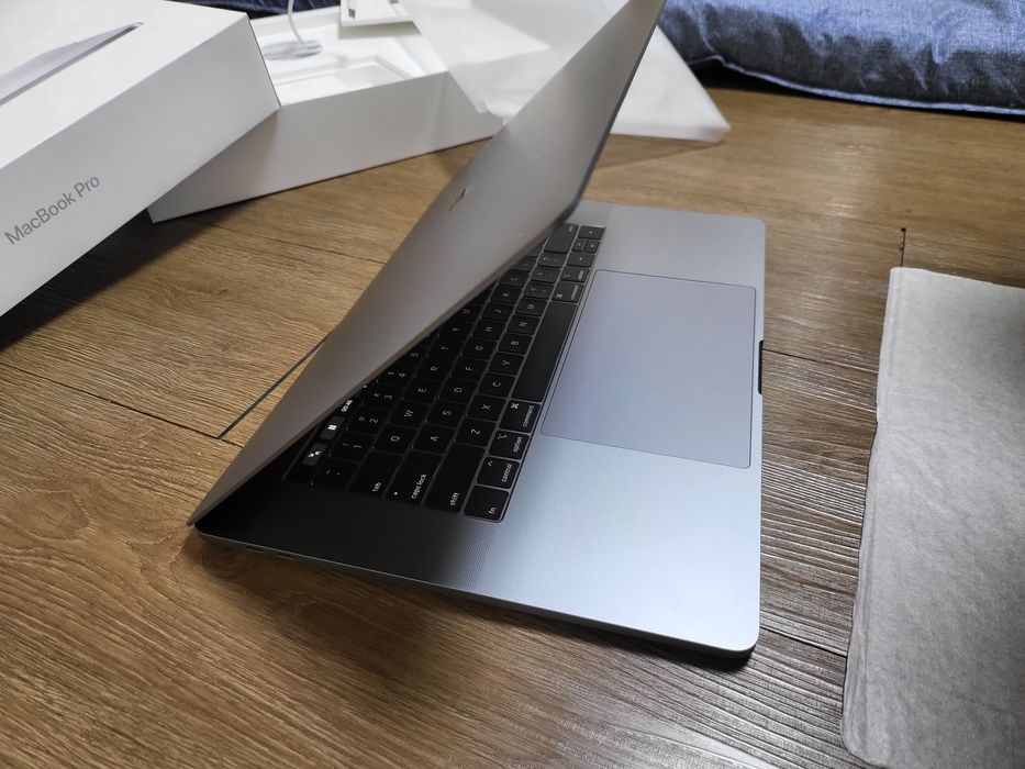 Macbook pro karobka hujati bilan