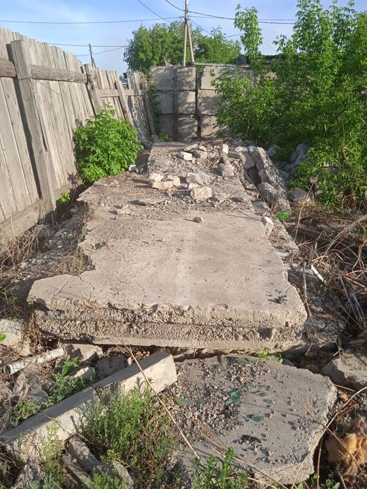 Отдам за шоколадку плиты стеновые