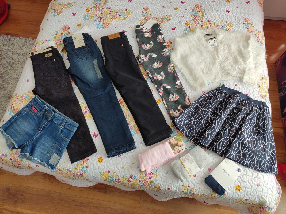 Лотове от дрешки и лотове от обувки