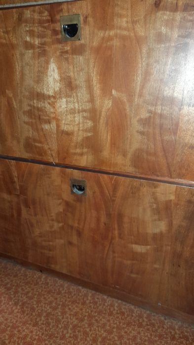 Комод пластиковый большой, второй из дерева