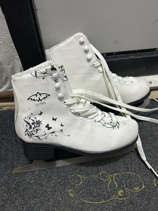 Коньки женские фигурные