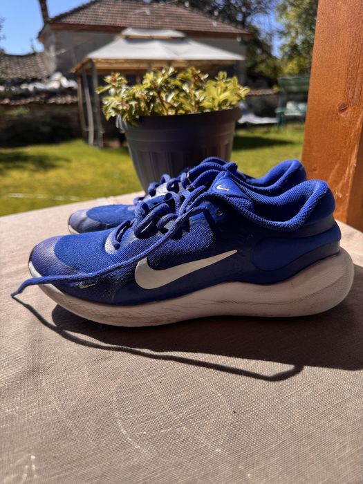 Спортни обувки NIKE
