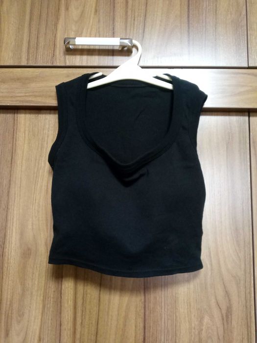 Стильная женская одежда в отличном состоянии размер S-M.Цена 50тыс 1шт