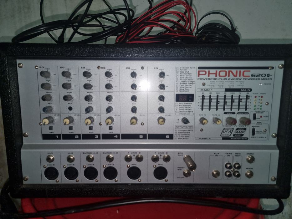 Усилвател с тонколони Phonic 620 plus