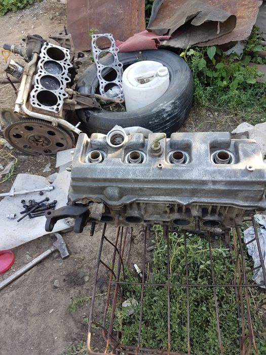 Мотор 3S-FE  по запчастям.