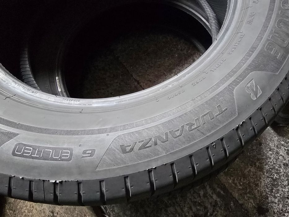 Bridgestone 215/65 R17 99V vară
