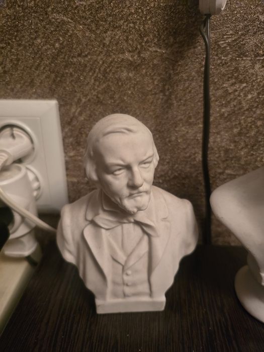 Фарфоровый   бюст