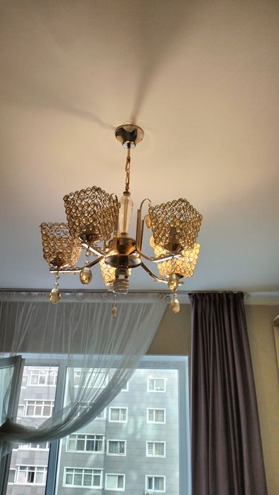 Продаются люстры