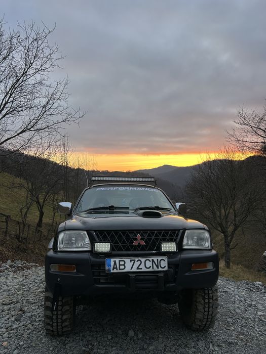 Vând mitsubishi l 200 an 2003 , motor 2,5  pompă electronică