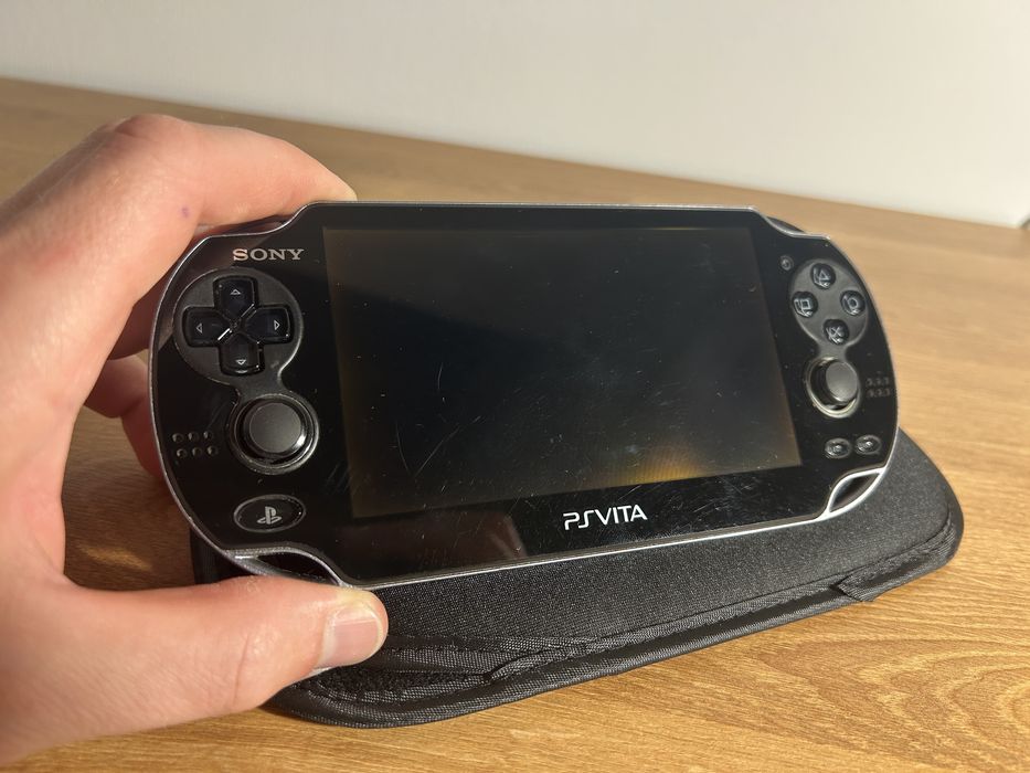 PS Vita OLED Crystal Black modată — 128GB, stare foarte buna | Japonia