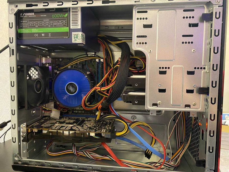 настольный компьютер в сборе