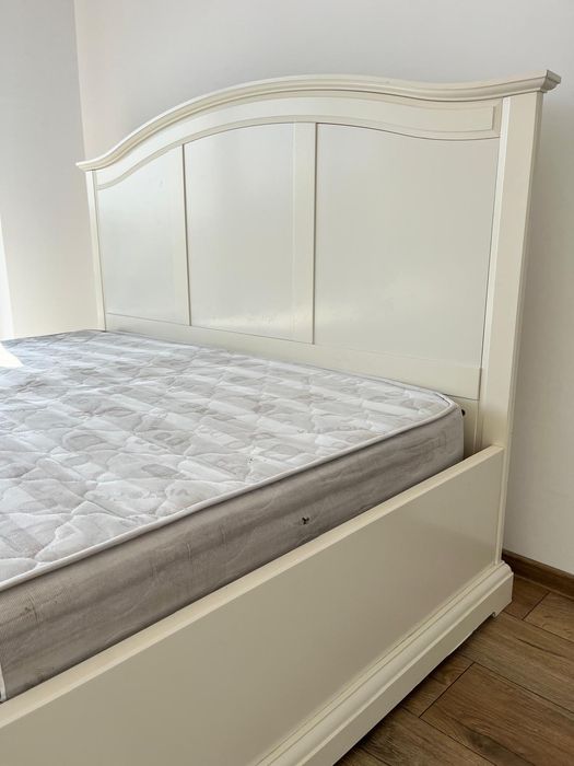 IKEA Pat Dublu de Centru, cu Saltea 160X200 cm