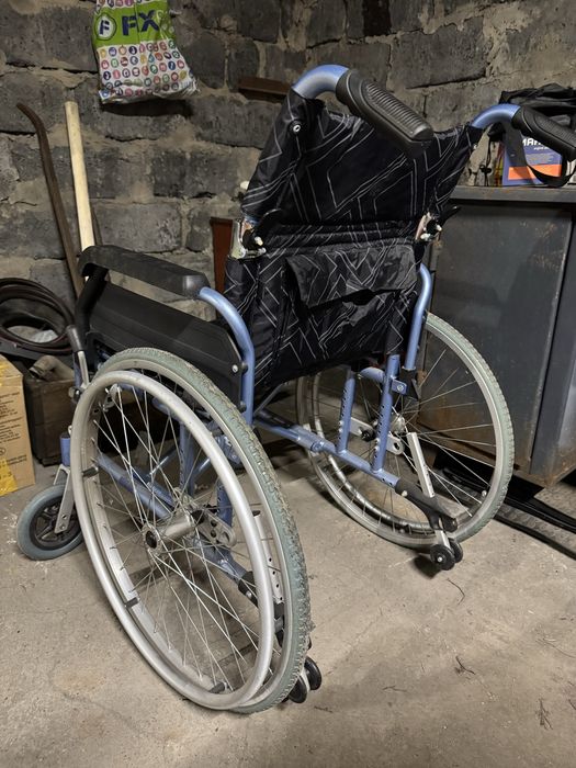Продам взрослое инвалидное кресло.