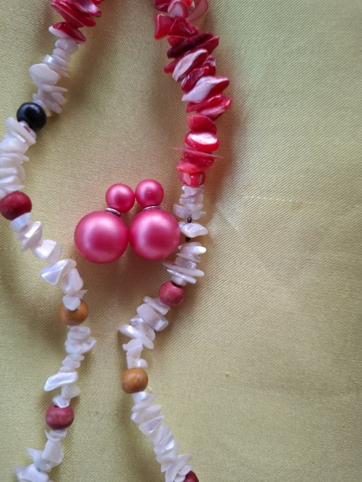 Set colier sidef rosu și alb 34 cm la dublu și cercei perle rosii
