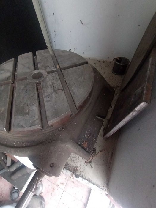 Въртяща се маса за бормашина или фреза