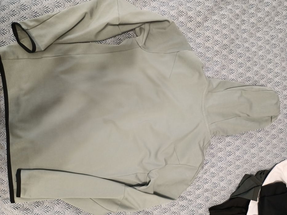 vând bulza Nike tech