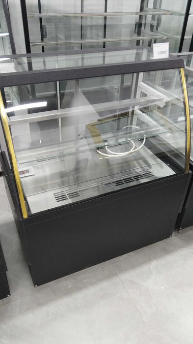 Новый витринный холодильник
