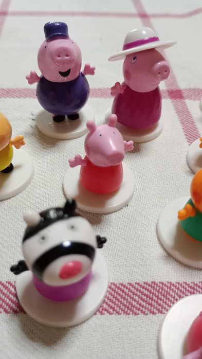 Малки фигурки на герои от Пепа пиг