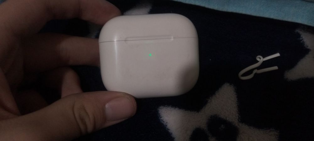 Продам Airpods 3