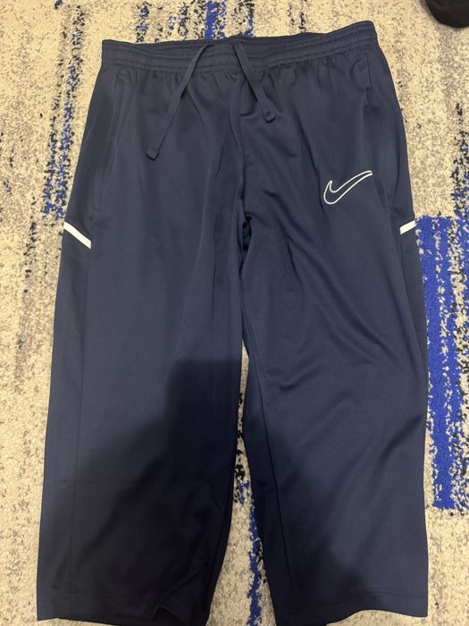 Pantaloni trei sferturi