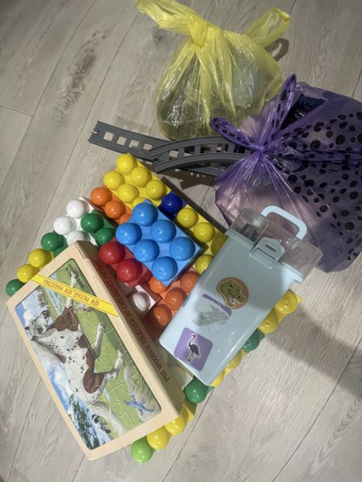 Продам детскую одежду. Игрушки бонусом