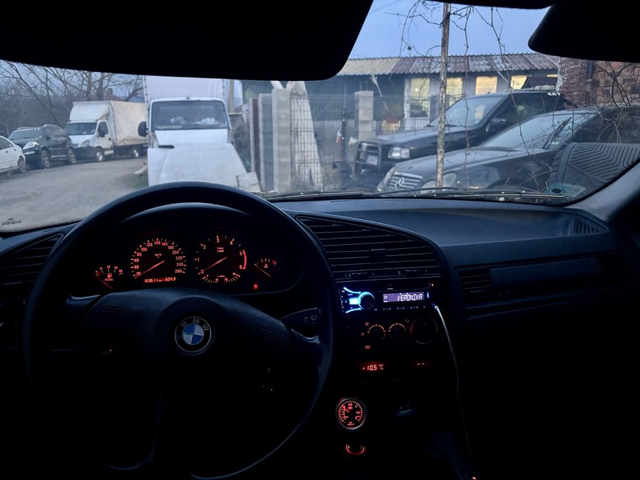 BMW 325 TDS седан