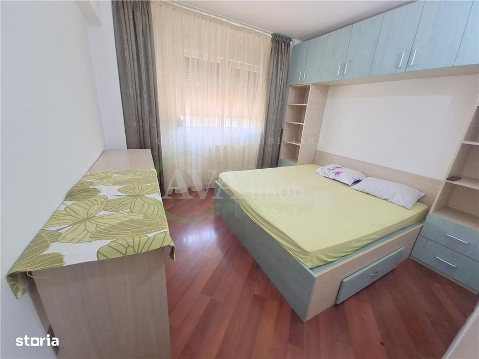 Apartamnet 3 decomandate, etaj 2, cu 2 bai, centrala, zona Ura