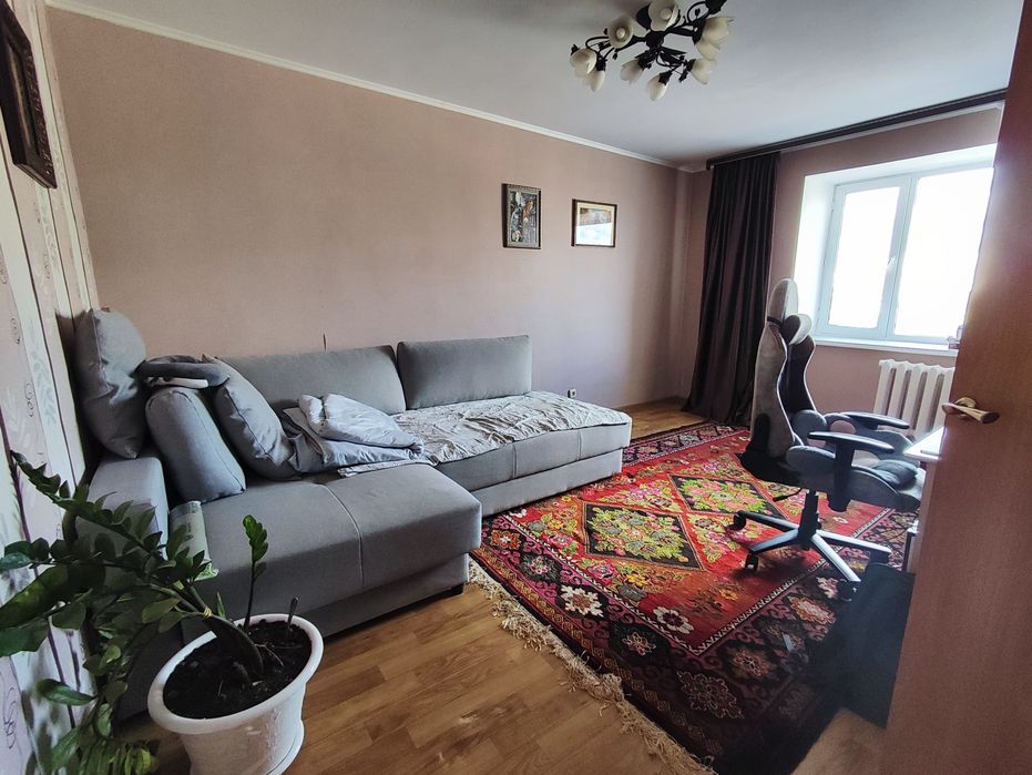 Қолдан тоқылған кілем