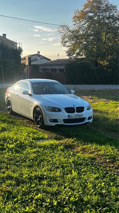 Vând BMW 320i E92