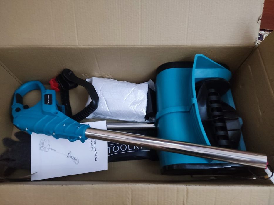 Снегоуборочная машинка