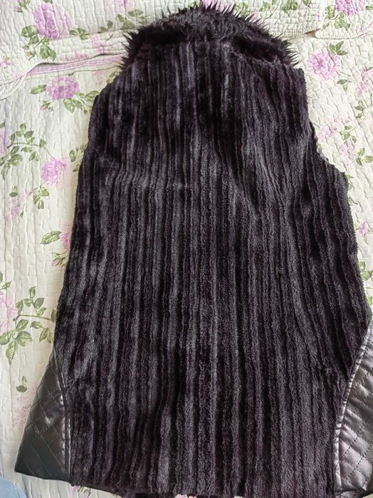 Дамски черен елек