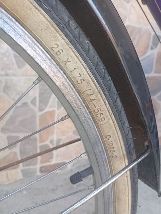 Vând bicicleta din imagine.