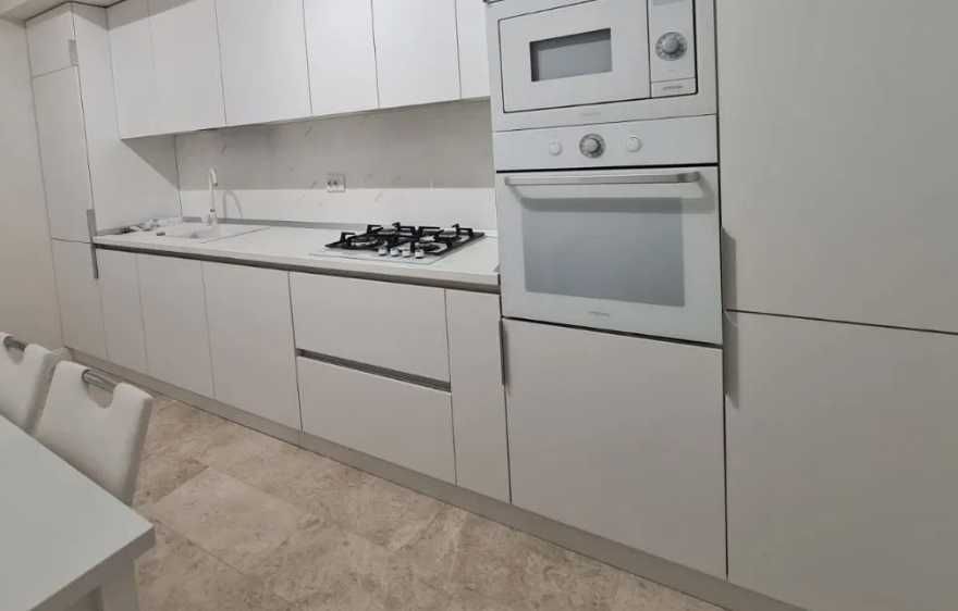 Дава се под наем Двустаен апартамент в Пловдив, Център - 76 кв.м за 214.2 € - Снимка #2