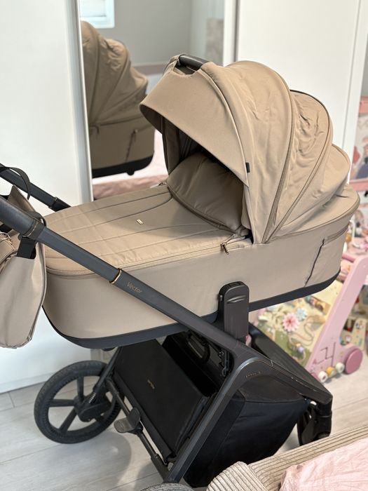 Бебешка количка Carrello Vector