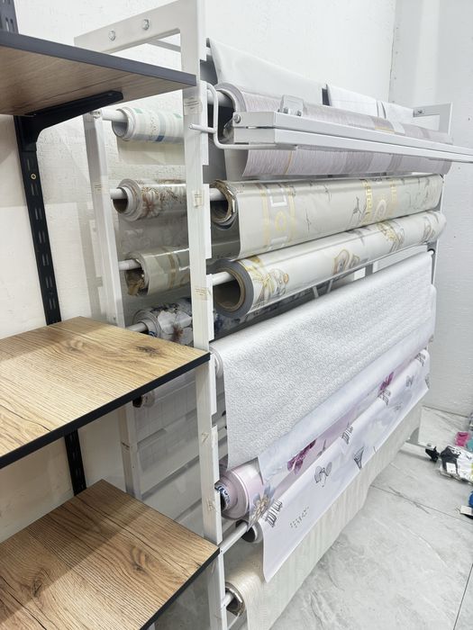 Стеновые стелажи и полки