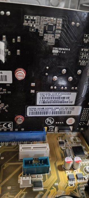 Кутия за компютър с части