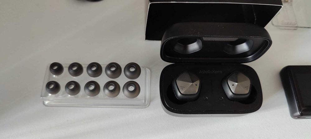 Fiio M5 Hi-Res player+Astell&Kern UW 100 true wireless слушалки