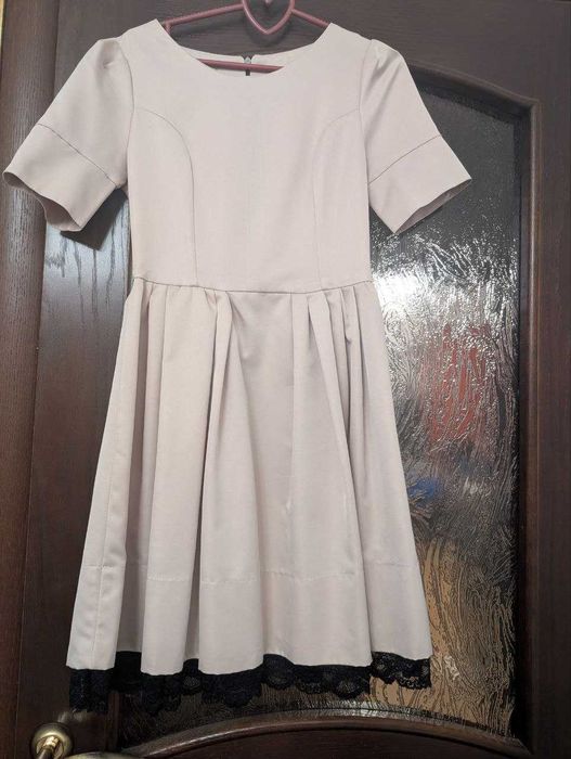 Платье бежевое S