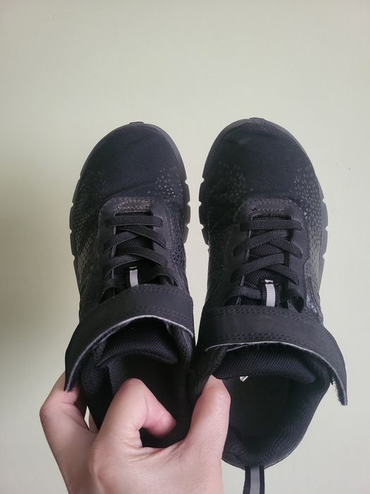 Adisasi pantofi sport Decathlon