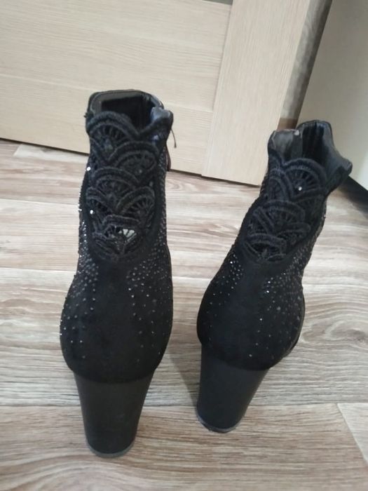 Продам  замшевые  сапожки