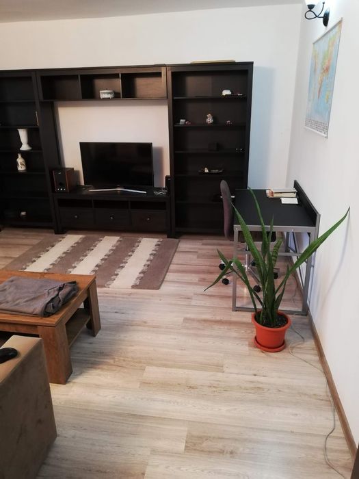 De inchiriat apartament 3 camere