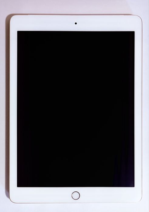Apple iPad 5th Gen – 128 GB Gold