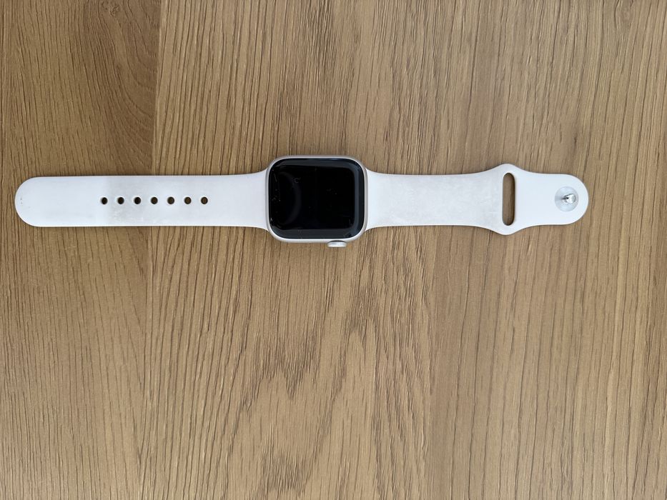 Apple Watch Series 7 41 mm GPS + Cellular – Starlight Aluminium – Cutie + accesorii originale.