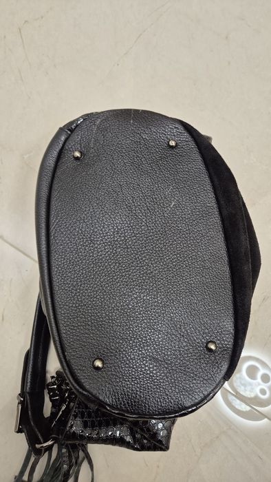 Черна дамска чанта от естествена телешка кожа