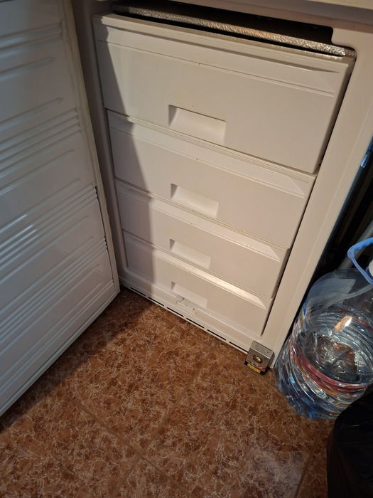 Фризер с четири чекмеджета Либхер