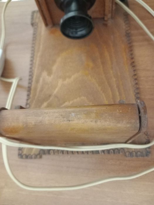 Стара дървена лампа