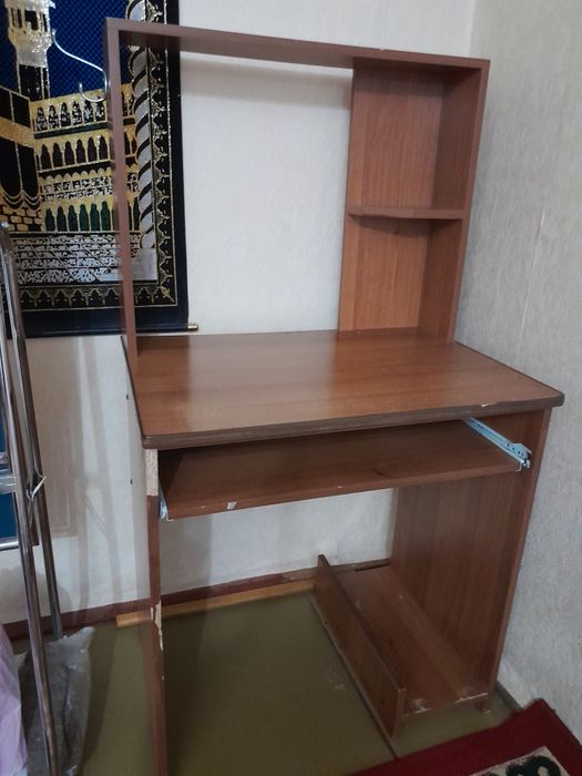 Отдам даром! Стол компьютерный!