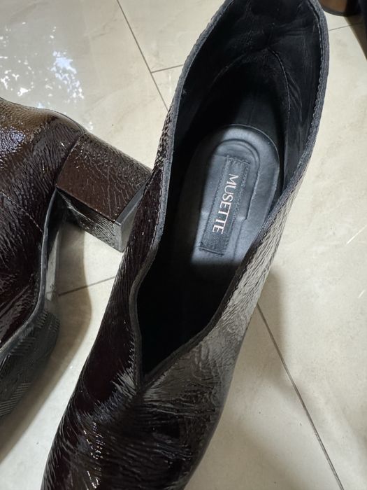 Обувки лак на ток Musette 40 номер